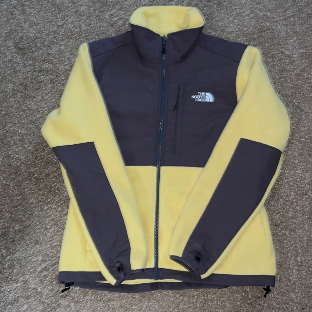 North Face long sleeve zip- up jacket. Yellow and grey color. Size medium.
